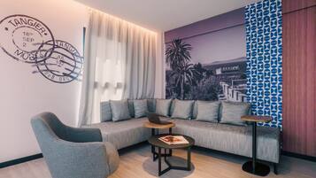 92-cm TV with satellite channels, fireplace, offices