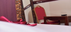 10 Schlafzimmer, Zimmersafe, Schreibtisch, kostenloses WLAN