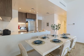 디럭스 아파트 | 다이닝룸