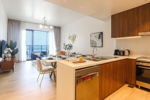 디럭스 아파트 | 전용 주방 | 냉장고, 전자레인지, 오븐, 쿡탑