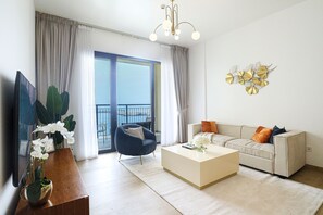 디럭스 아파트 | 거실 공간 | 케이블 채널 시청이 가능한 32인치 LCD TV, TV