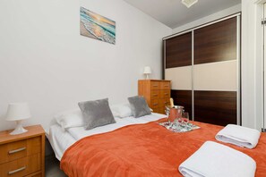 1 habitación, tabla de planchar con plancha, cuna de viaje y wifi 