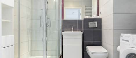 Shower, hair dryer, towels, shampoo