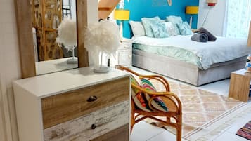 2 bedrooms, travel crib, WiFi, bed sheets