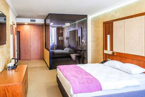 Superior tweepersoonskamer | Lakens van Egyptisch katoen, luxe beddengoed, een minibar
