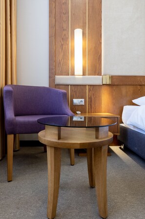 Chambre Double Standard | Draps en coton égyptien, literie de qualité supérieure, minibar