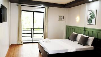 Iron/ironing board, free WiFi, bed sheets