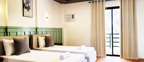 Deluxe Twin Room | Iron/ironing board, free WiFi, bed sheets