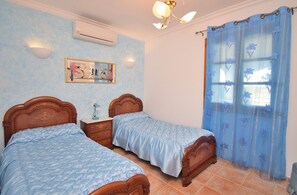 3 bedrooms, in-room safe, iron/ironing board, free WiFi