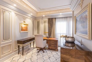 Hochwertige Bettwaren, Pillowtop-Betten, Minibar, Zimmersafe