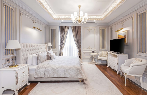 Premium bedding, pillowtop beds, minibar, in-room safe