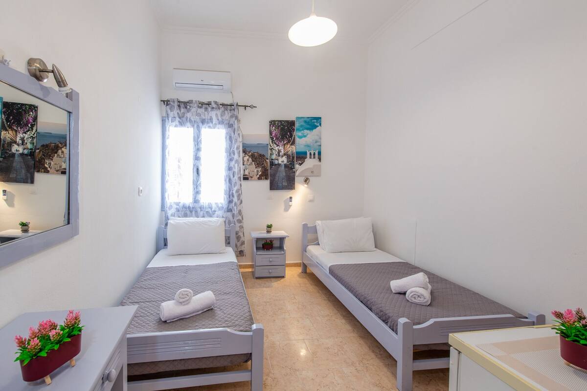 In-room safe, free WiFi, bed sheets