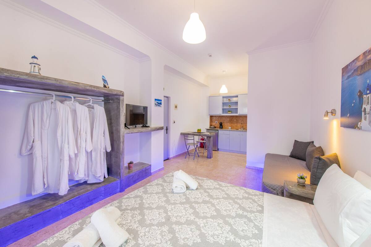 In-room safe, free WiFi, bed sheets