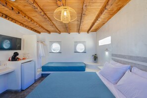 In-room safe, free WiFi, bed sheets