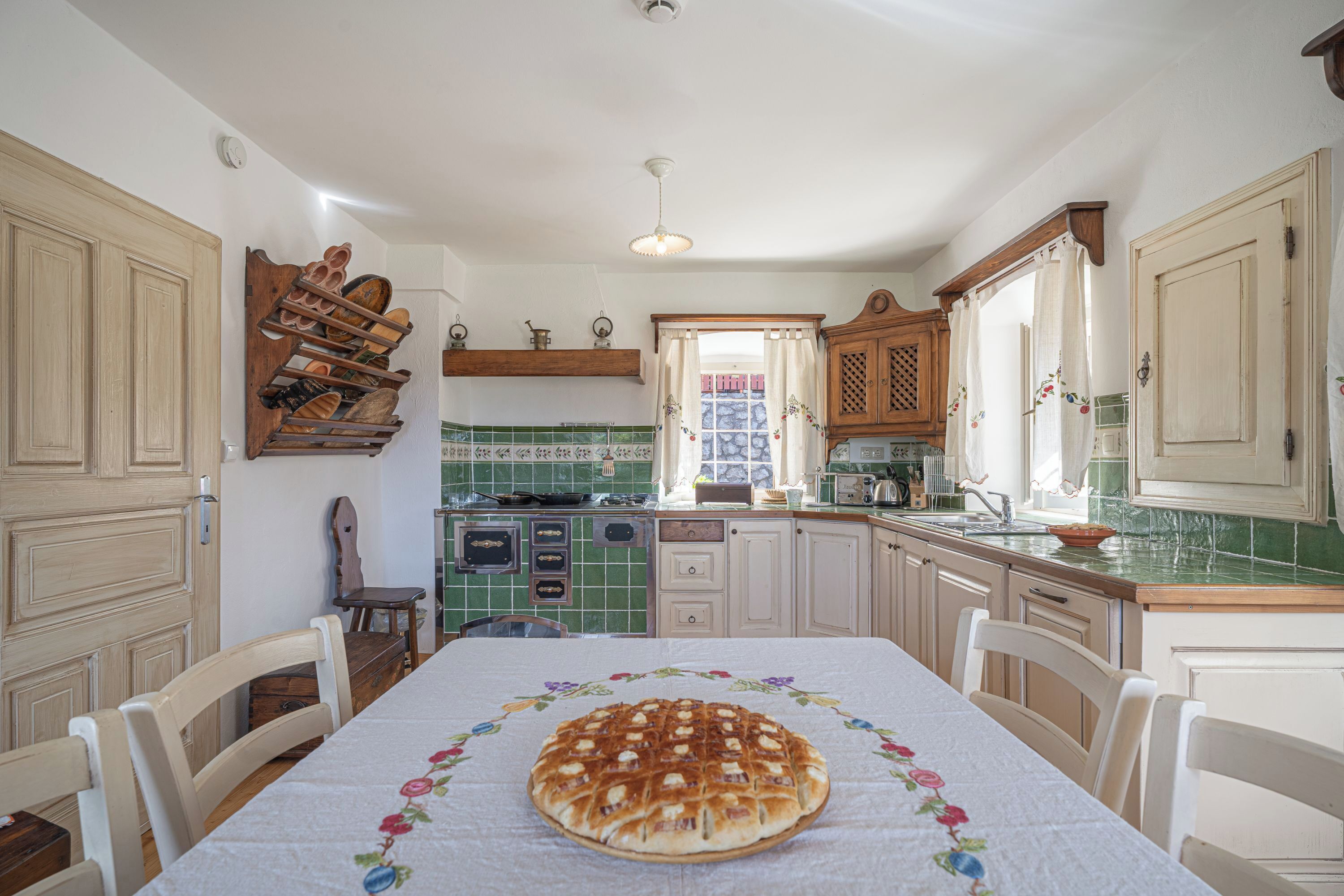 Familienhaus, Mehrere Schlafzimmer, 2 Bäder, Bergseite (Traditional House Kal With Hot tub) | Speisen