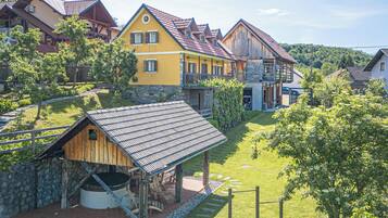 Family House, Multiple Bedrooms, 2 Bathrooms, Mountainside (Traditional House Kal With Hot tub) | Exterior