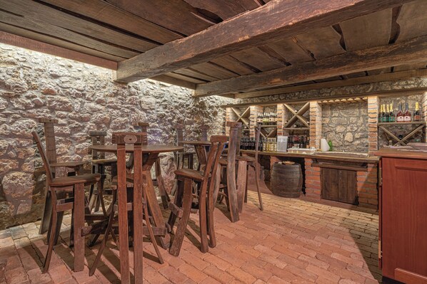 Bar (on property) - Traditional House Kal With Whirlpool (Semič)