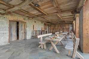 Maison Familiale, plusieurs chambres, 2 salles de bains (Traditional House Kal With Hot tub) | Restauration extérieure