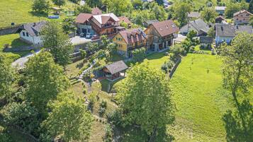 Family House, Multiple Bedrooms, 2 Bathrooms, Mountainside (Traditional House Kal With Hot tub) | Exterior