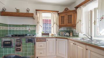 Family House, Multiple Bedrooms, 2 Bathrooms, Mountainside (Traditional House Kal With Whirlpool) | Private kitchen | Fridge, microwave, oven, stovetop