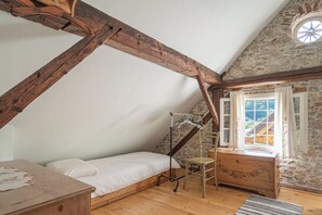 4 bedrooms, desk, laptop workspace, free WiFi - Traditional House Kal With Whirlpool (Semič)