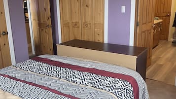 4 bedrooms, desk, free WiFi, bed sheets