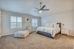 4 bedrooms, desk, iron/ironing board, WiFi