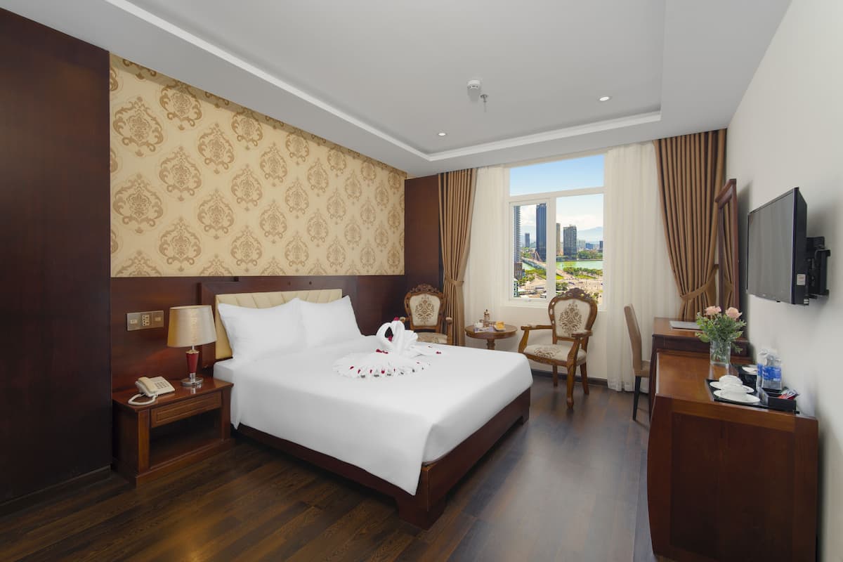 Executive Double Room | 1 bedroom, minibar, iron/ironing board, bed sheets