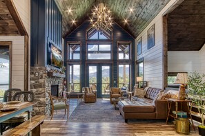 View from property - YONDER MOUNTAIN LODGE - 3 BEDROOMS OF WOW!!! (Gatlinburg)