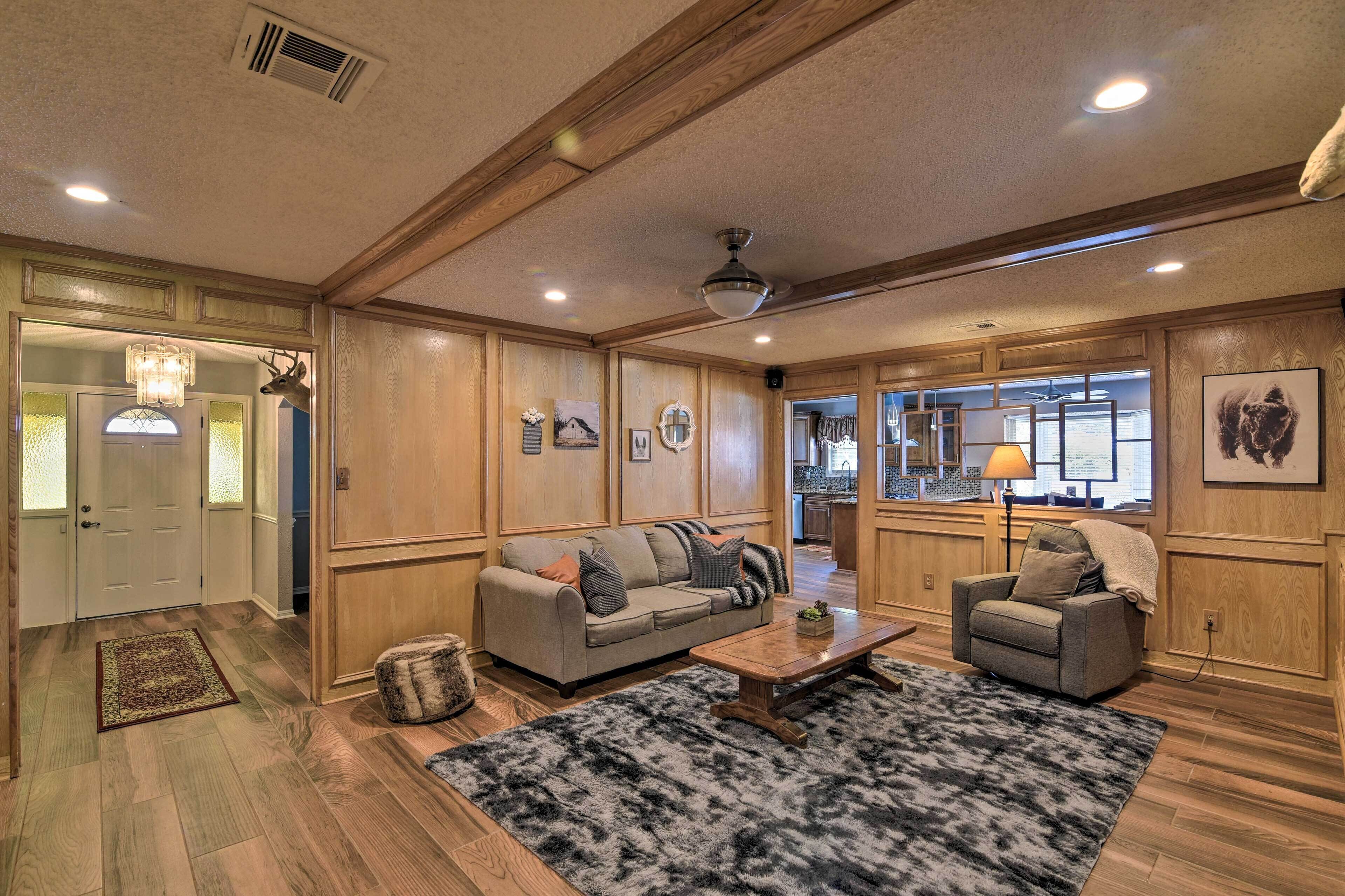 Lake Access & Pool: Spacious Freeport Home! - Lake Jackson, TX