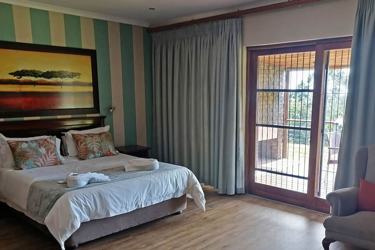2 bedrooms, in-room safe, iron/ironing board, bed sheets