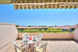 Property grounds - Kristall Lago Pool View (Desenzano del Garda)
