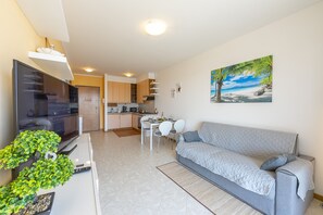 Interior - Kristall Lago Pool View (Desenzano del Garda)