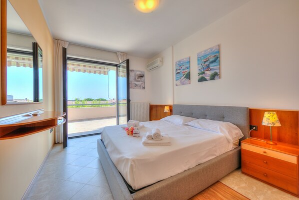 View from room - Kristall Lago Pool View (Desenzano del Garda)