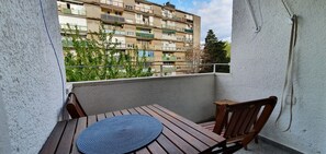 Outdoor dining - 3 BDR, comfortable and modern apt, near the city center - Freyja (Split)