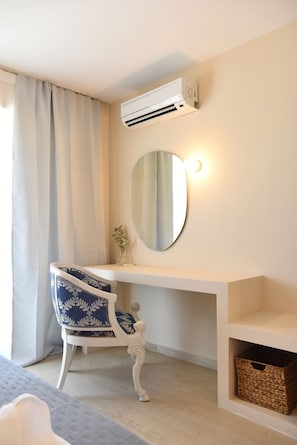 1 bedroom, iron/ironing board, travel cot, free WiFi