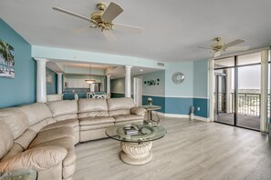 Smart TV, DVD player, stereo - 🌴🌞Lazy River + Indoor/Outdoor Pools | Oceanfront | South Wind 1201 (Myrtle Beach)