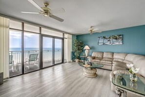 Smart TV, DVD player, stereo - 🌴🌞Lazy River + Indoor/Outdoor Pools | Oceanfront | South Wind 1201 (Myrtle Beach)