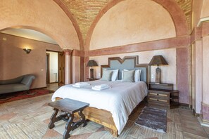 5 chambres, fer et planche à repasser, Wi-Fi gratuit, draps fournis