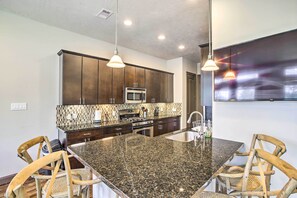 Refrigerador, microondas, parrilla de estufa y lavavajillas 