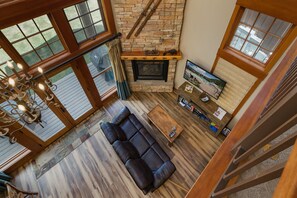 Televisión, chimenea