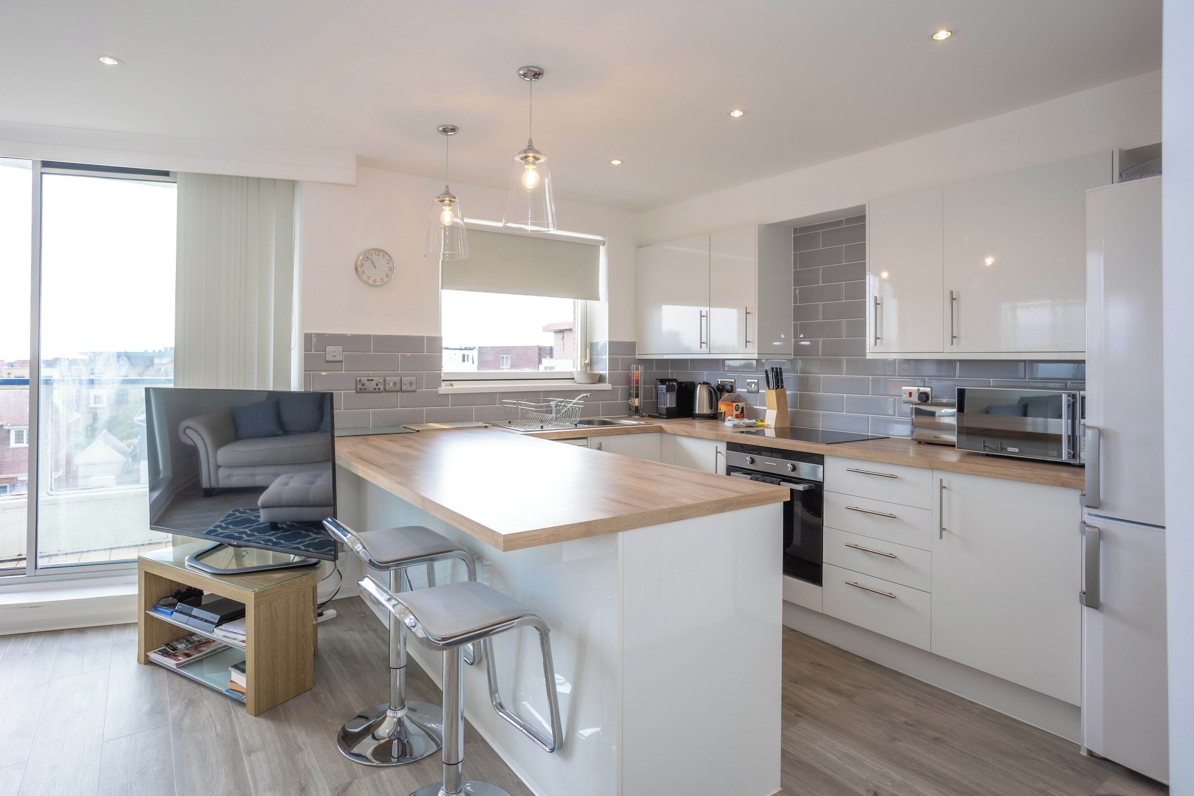 Apartment | Private kitchen | Fridge, microwave, oven, stovetop