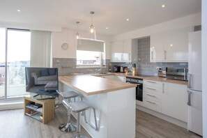 公寓 | 私人厨房 | 冰箱、微波炉、烤箱、炉灶