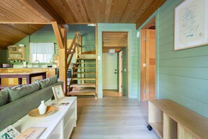 Smart TV, fireplace, stereo - Florencia Bay I Elegant Rustic I Hot Tub I Fireplace (Ucluelet)