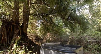 Florencia Bay I Elegant Rustic I Hot Tub I Fireplace