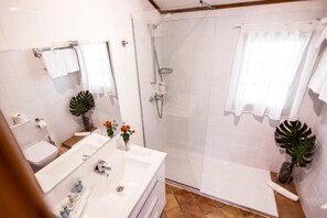Vila, 2 quartos | Banheiro | Toalhas de banho 
