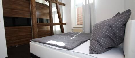 2 Schlafzimmer, Reisekinderbett, kostenloses WLAN