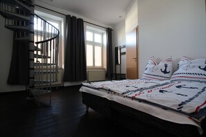 2 bedrooms, travel crib, free WiFi