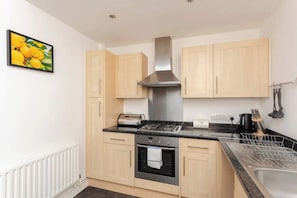 Basic Apartment, 1 Queen Bed with Sofa bed | Private kitchen