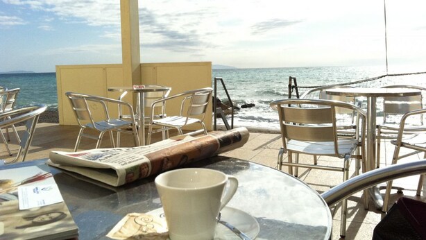 An outdoor seating area with tables and chairs overlooking the sea. - Casa Sophia, pool with sea view - garden, barbecue and parking are pri (Guardistallo)
